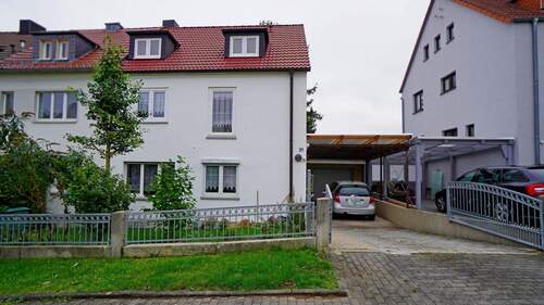 Straßenansicht - 6 Zimmer Reihenendhaus in Erfurt