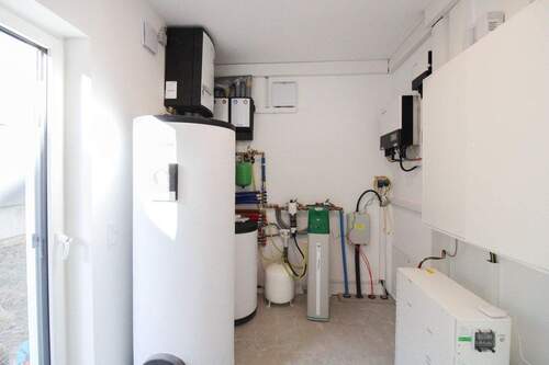 Hauswirtschaftsraum mit Technikanlage - Einfamilienhaus mit 273,00 m&sup2; in Kerpen zum Kaufen