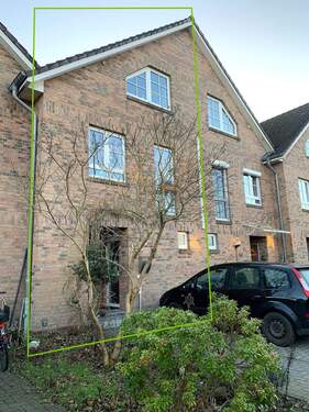 Hausansicht Eingangsseite - Außergewöhnlich geräumiges, vermietetes Mittelreihenhaus