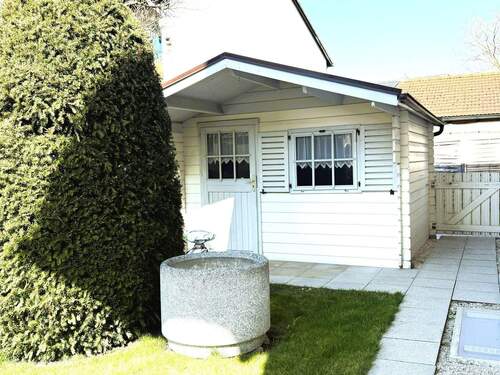 Gartenhaus mit Brunnen - 