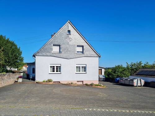 Vorderansicht - 9 Zimmer Einfamilienhaus in Puderbach