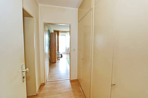 Flur (Whg. 1) - 5 Zimmer Einfamilienhaus in Halstenbek