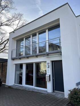 Hauszugang Nordostseite - 5 Zimmer Doppelhaushälfte in Kirchheim unter Teck