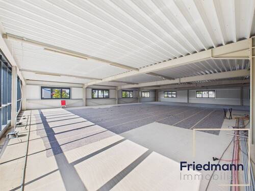 001 - Moderne Gewerbefläche mit variabler Nutzung und hoher Sichtbarkeit in Trier-Euren