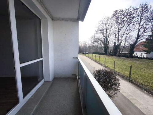 Ausblick Balkon - Familienwohnung im Erdgeschoss mit Blick ins Grüne und Einbauküche!