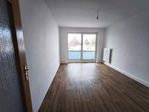 Wohnzimmer - 3 Zimmer Etagenwohnung zur Miete in Lutherstadt Eisleben
