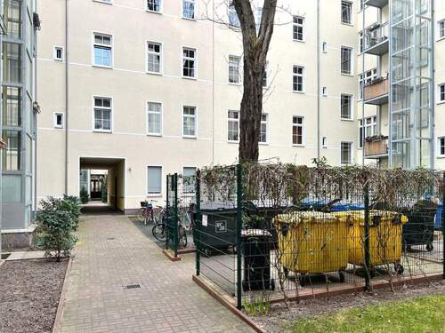 Innenhof mit Müllbereich - 