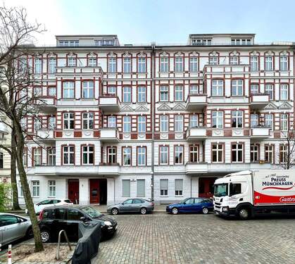 Hausansicht - 4 Zimmer Etagenwohnung zum Kaufen in Berlin
