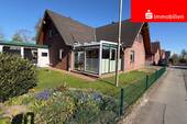  Straßenansicht - Gepflegtes Raumwunder mit Einliegerwohnung in Nordhastedt