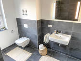 Badezimmer mit Wanne - 