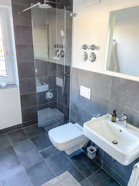 Duschbad mit bodengleicher Dusche - 