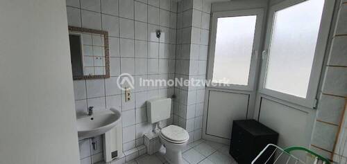 Bad Wohnung links - 