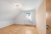 Dieses Schlafzimmer lädt zum entspannen ein - 7 Zimmer Einfamilienhaus in Kemmern
