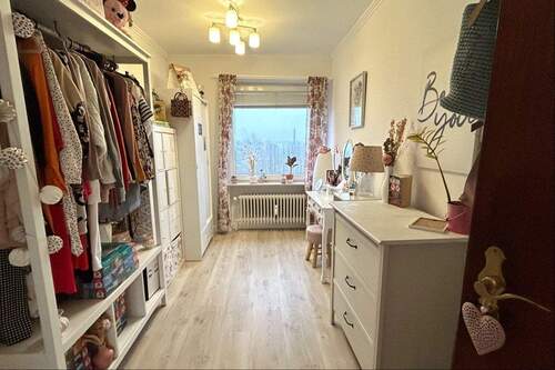 Ankleide/ Kinder-/Arbeitszimmer - 