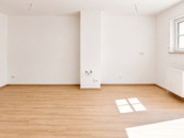 Wohnzimmer mit offener Küche - 2 Zimmer Etagenwohnung in Markranstädt