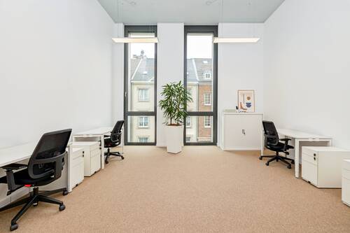 Mittelgroßen Büro.jpg - 