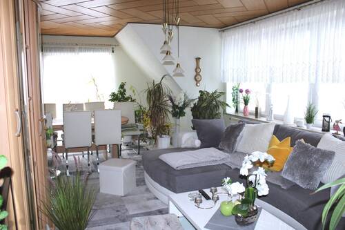 Wohnzimmer mit Essbereich Wohneinheit 2 - 