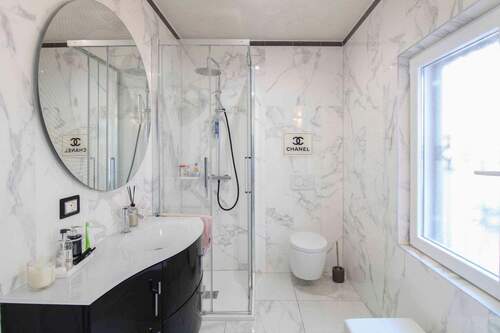 Tageslichtbadezimmer EG - 