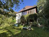 Ansicht Villa und Garten - 1 Zimmer Mehrfamilienhaus, Wohnhaus in Schwandorf