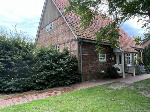 Vorder/Seitenansicht - 2 Zimmer Einfamilienhaus in Bremervörde