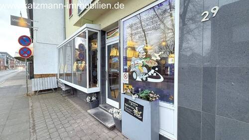  WuG - Eingang Imbiss mit gr. Fensterfront - 