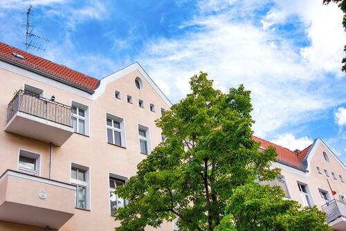 FassadeHimmel_5737 - Investieren im beliebten Wedding: 4-Zimmer Erdgeschoss Wohnung am Schillerparkt - PROVISIONSFREI