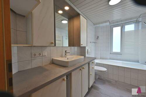 Badezimmer - Etagenwohnung mit 76,00 m&sup2; in Weil am Rhein zum Kaufen