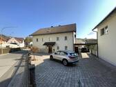 Ansicht mit Hofraum - 9 Zimmer Mehrfamilienhaus, Wohnhaus zum Kaufen in Trausnitz