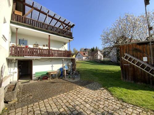 Ansicht mit Balkon/Dachterrasse - 