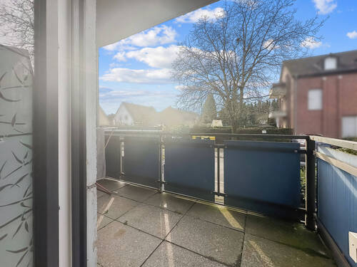 Balkon zur Straßenseite - Etagenwohnung mit 44,00 m² in Alsdorf zum Kaufen