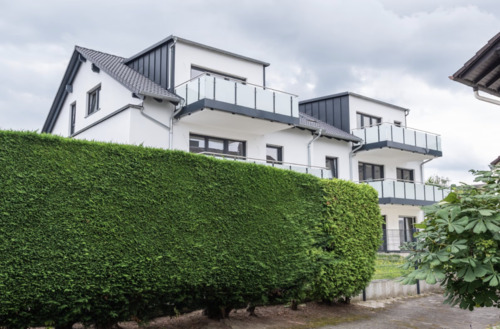 Balkon / Außenansicht - Neubau unterm Dach Katzensprung nach FFM