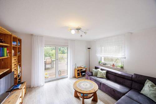 Wohnzimmer - 6 Zimmer Einfamilienhaus zum Kaufen in Hessigheim