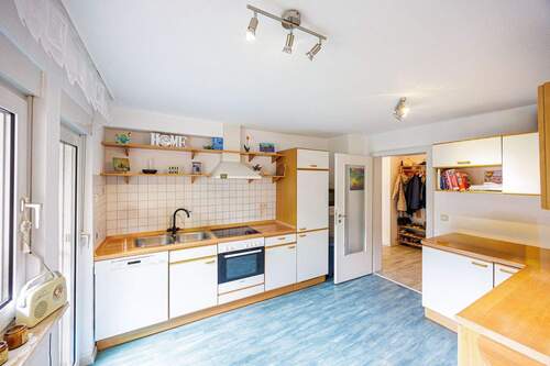 Küche - 6 Zimmer Einfamilienhaus in Hessigheim