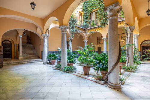 Traumhafter Innenhof - Old town Apartment - 2.200.000,00&nbsp;EUR Kaufpreis, ca.&nbsp; 308,00&nbsp;m&sup2;&nbsp;Wohnfl&auml;che