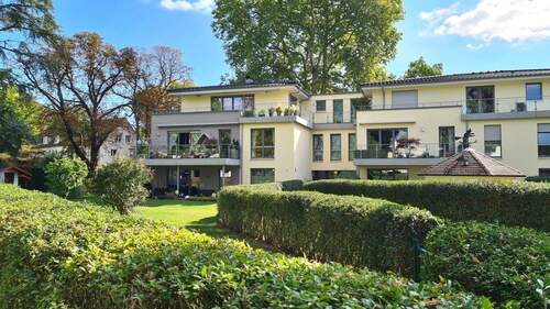 Hausansicht - Eingangsseite - 3 Zimmer Terrassenwohnung zum Kaufen in Königswinter