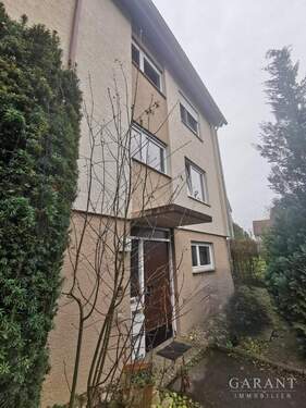 Eingang - Reihenhaus mit drei Wohneinheiten