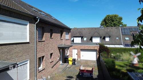 Hausansicht vorne - Mehrfamilienhaus, Wohnhaus mit 130,00 m² in Grevenbroich zum Kaufen