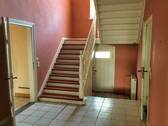 Treppenaufgang mit Ausgang zum Hof - 