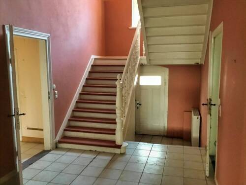 Treppenaufgang mit Ausgang zum Hof - 