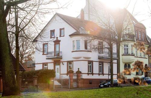 Außenansicht - KL-Stadtpark - Stilvolles Ein-Zweifamilienhaus mit schönem Eigentumsgrundstück und PKW-Stellplatz