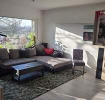 Kurzfristig verfügbar: Sanierte teilmöblierte 2,5-Zimmer-Wohnung mit EBK in Hochheim - Hochheim am Main