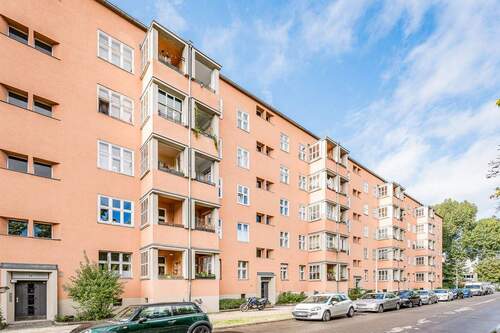 Straßenansicht - Erstbezug nach Kernsanierung: 3 Zimmer in Schöneberger Baudenkmal