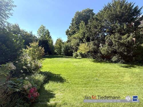 Blick in den Garten - Mehrfamilienhaus, Wohnhaus mit 828,00 m² in Lübeck zum Kaufen