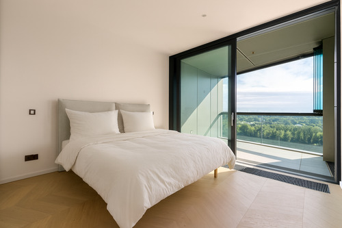 Master Bedroom with access to the loggia - 