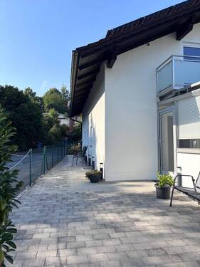 Seitlicher Stellplatz im Erdgeschoss - 