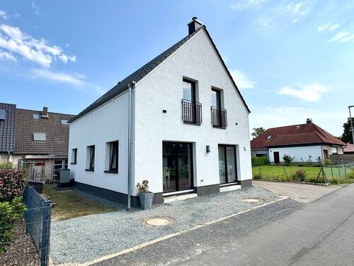 Hausansicht - 4 Zimmer Einfamilienhaus zum Kaufen in Wunstorf