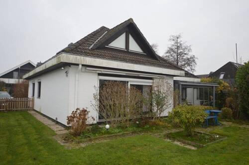 Hausansicht - Gepflegtes Einfamilienhaus mit Einliegerwohnung in ruhiger Lage von Grünendeich!