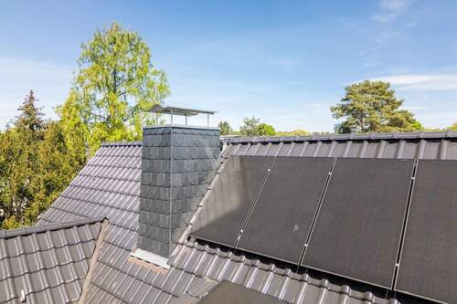 Blick über das neue Dach mit Photovoltaik - 