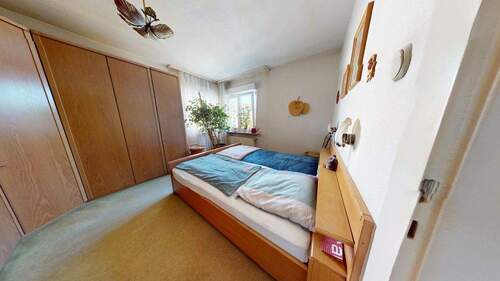 Schlafzimmer 2 - 6 Zimmer Reihenendhaus in Frankfurt am Main