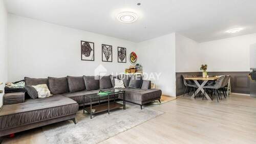 Wohnzimmer 2 - 2 Zimmer Etagenwohnung in Röthenbach